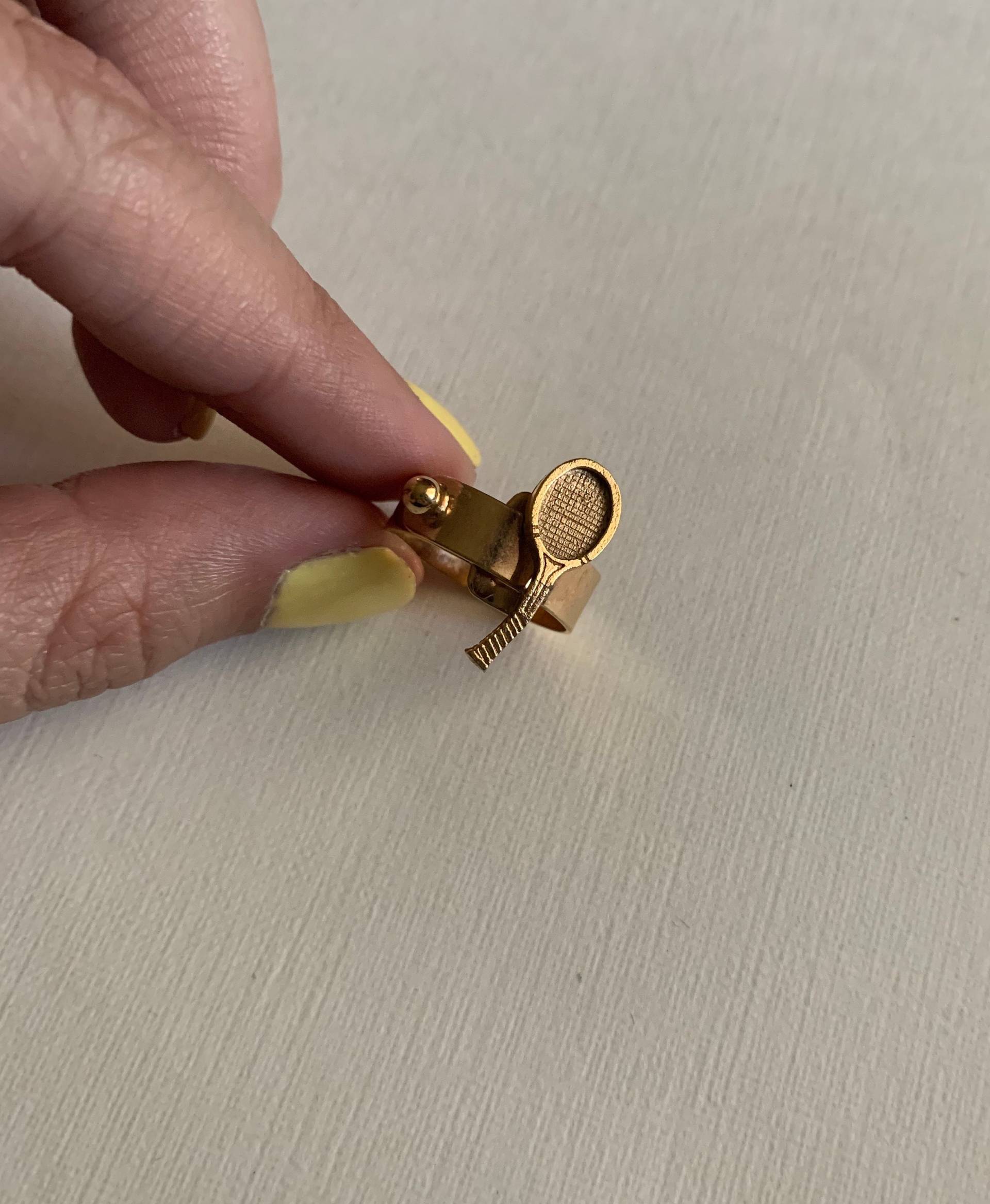 Vintage Selten Sarah Coventry 1974 "Sport Ring" Akzent Ring Gold Ton Tennis-Halterung Größe 57 Vintage Selten Sarah Coventry 1974 "Sport Ring" Akzent Ring Gold Ton Tennis-Halterung Größe 57 von lostnfoundcalifornia