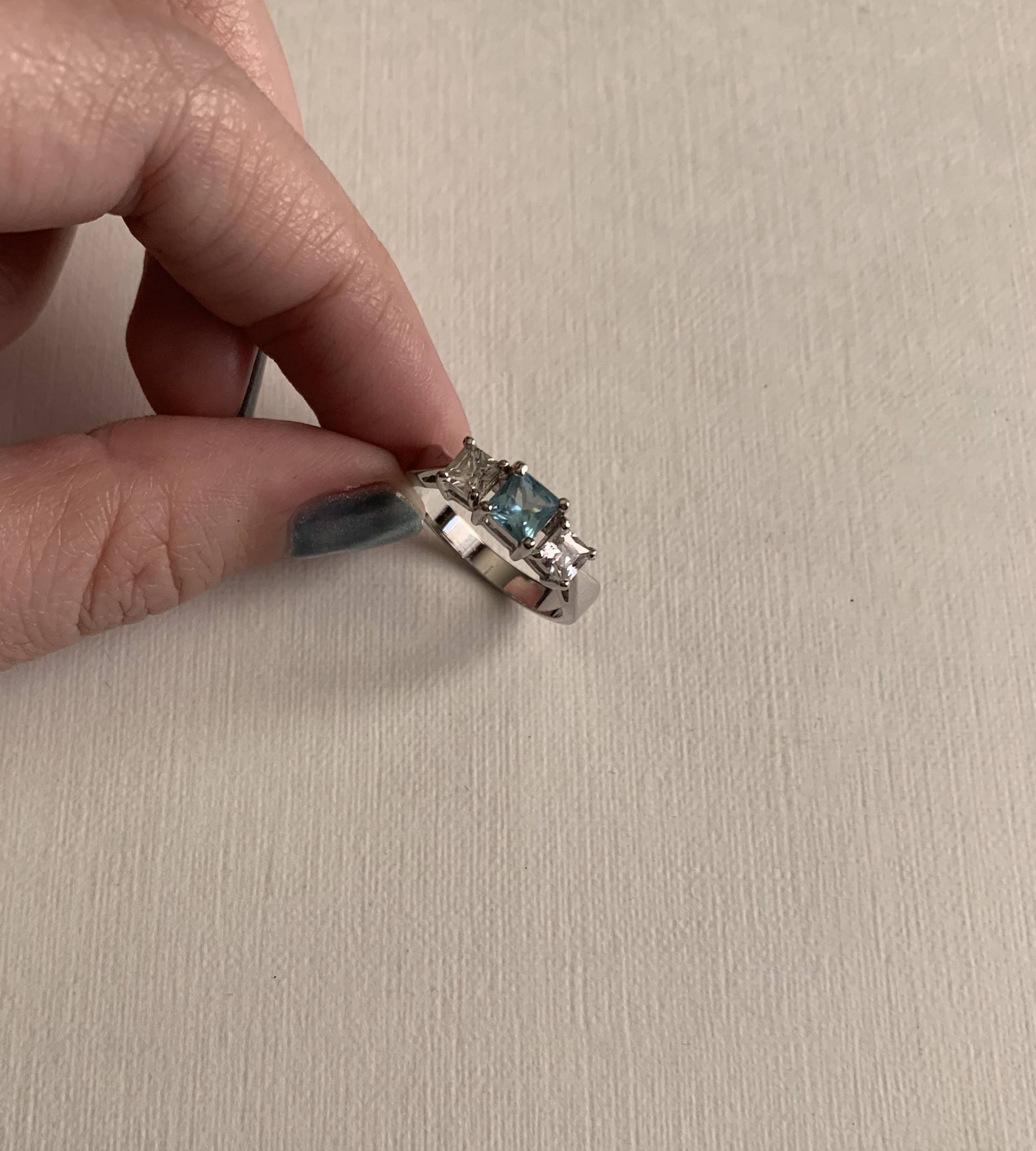 Vintage Silber Ring Mit Klaren Und Hellblauen Zirkonia Größe 9 Vintage Silber Ring Mit Klaren Und Hellblauen Zirkonia Größe 9 von lostnfoundcalifornia