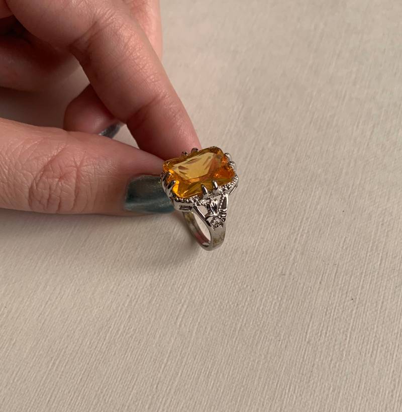 Vintage Silber Ton Gelben Smaragd Cut Cubic Zirconia Ring Größe 8 von lostnfoundcalifornia