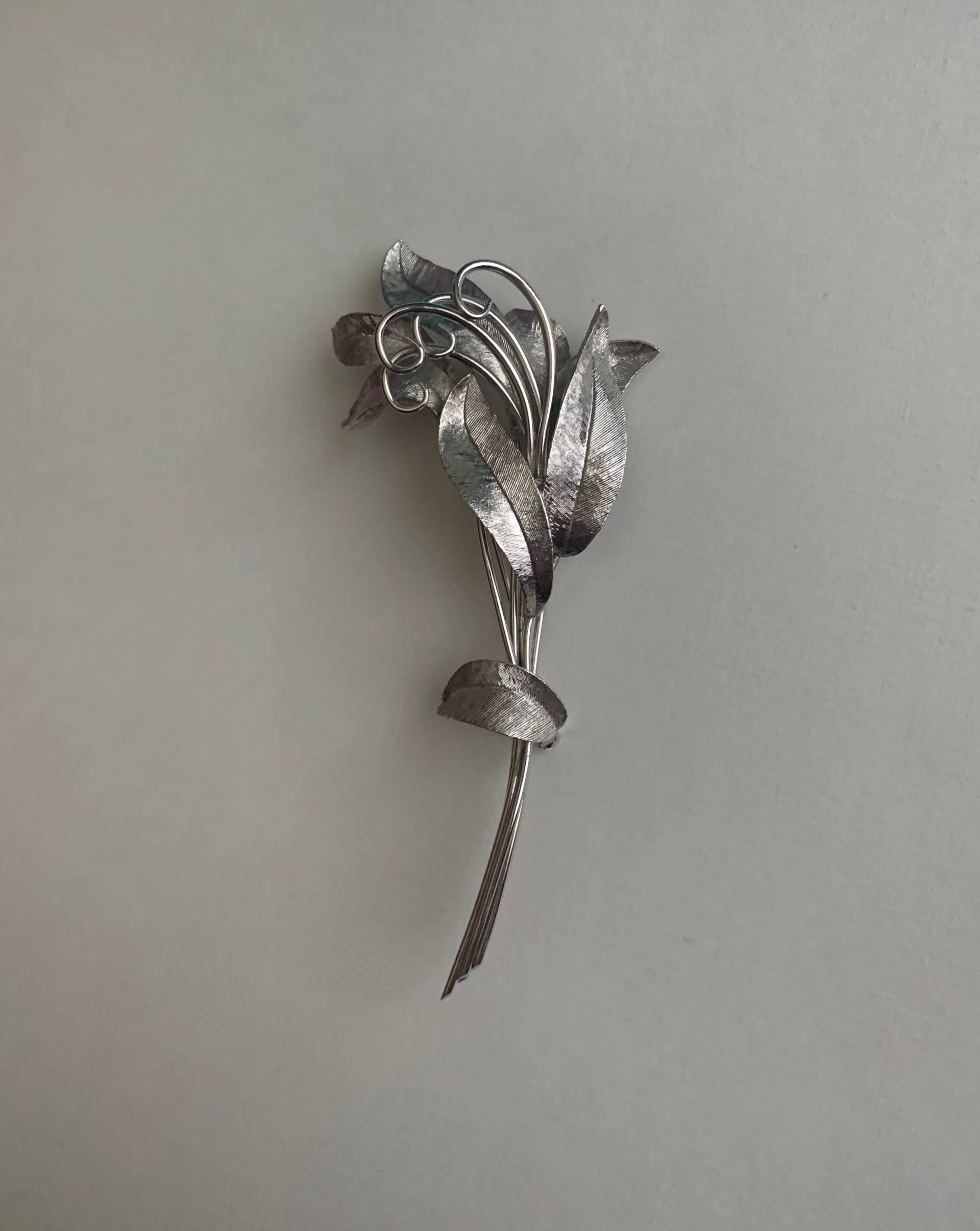 Vintage Silber Ton Strukturierte Blume Elegante Brosche Vintage Silber Ton Strukturierte Blume Elegante Brosche von lostnfoundcalifornia