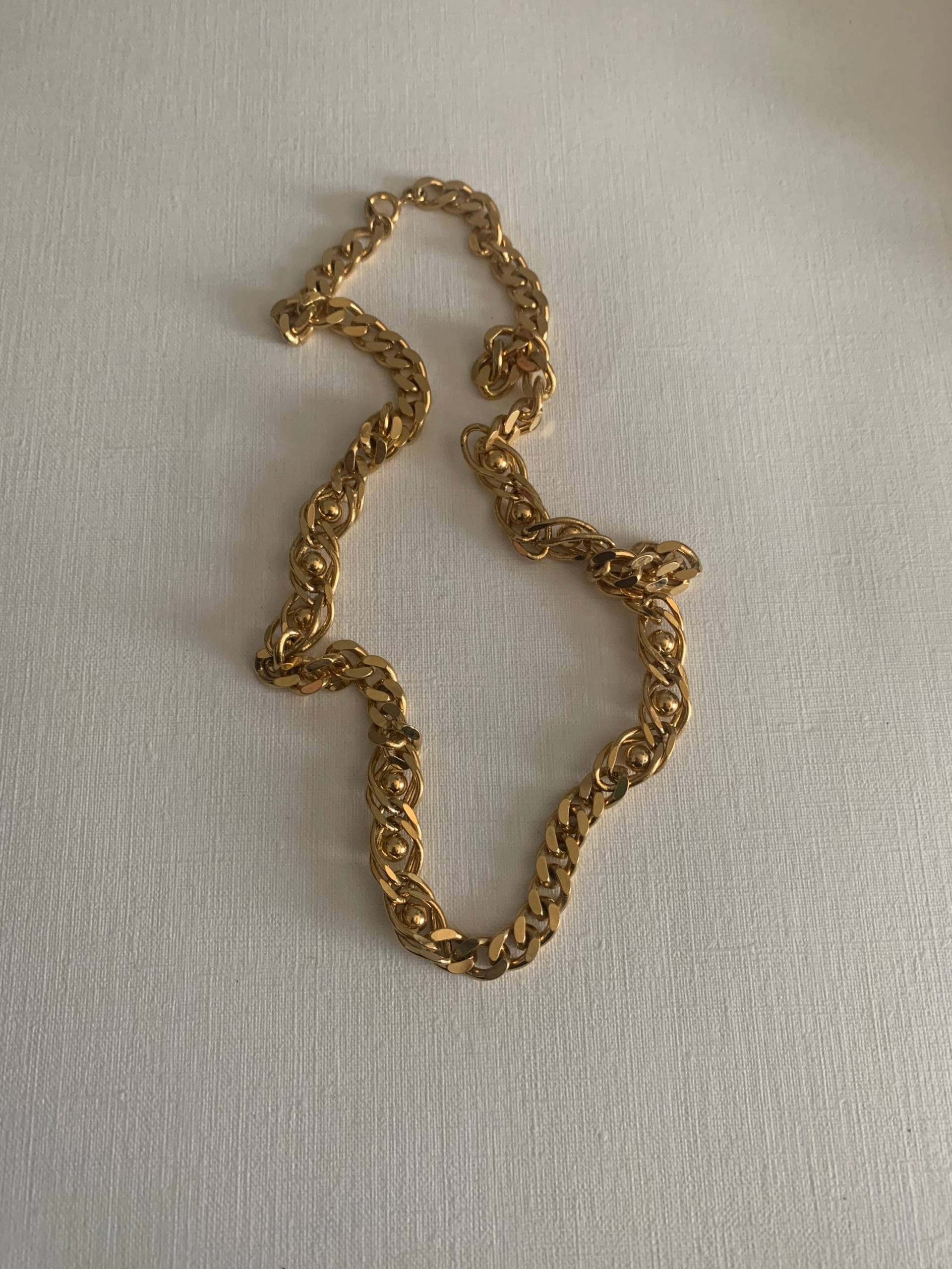 Vintage Trifari Goldfarbene Grobstrick Halskette Vintage Trifari Goldfarbene Grobstrick Halskette von lostnfoundcalifornia