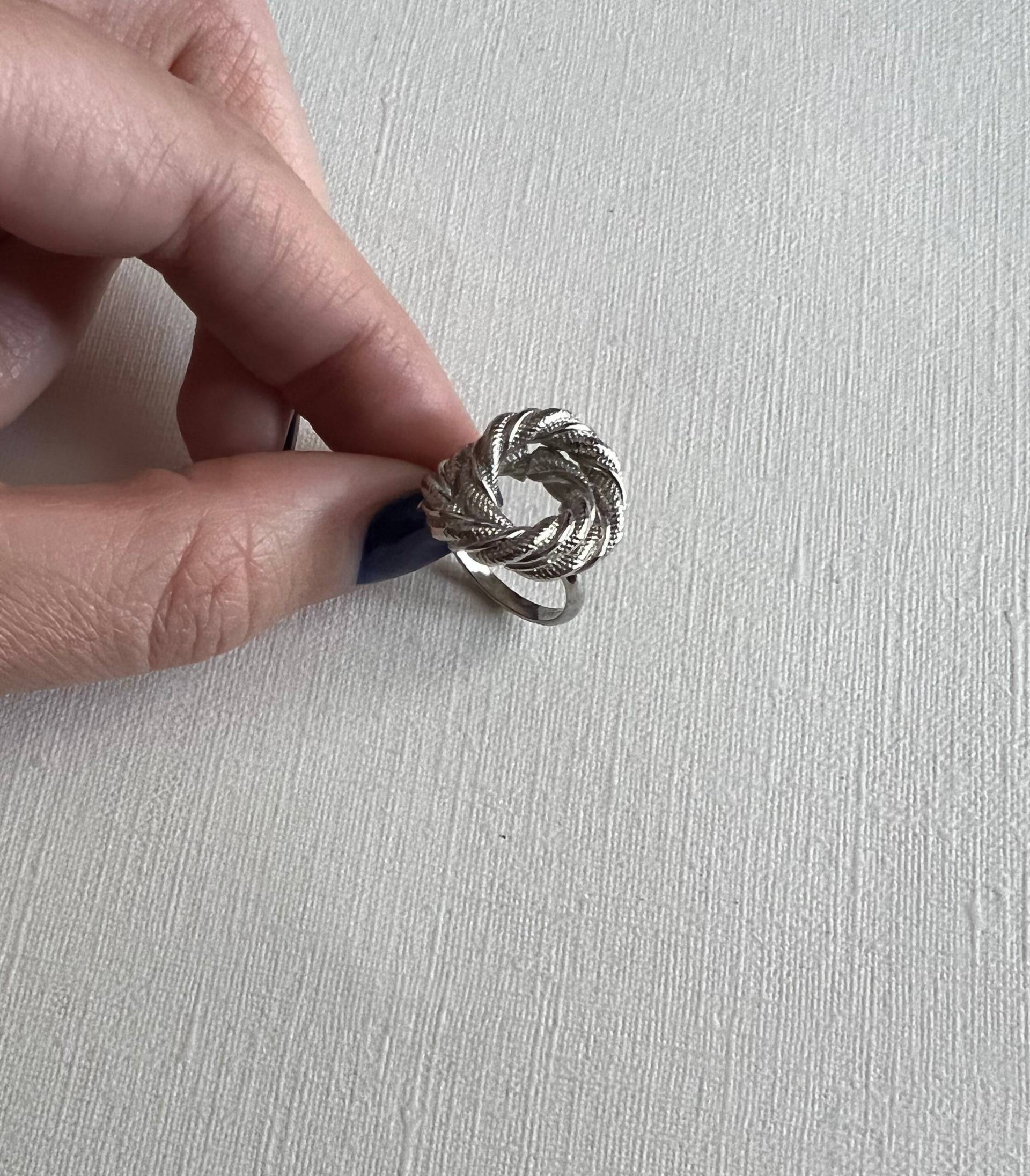 Vintage Vogue Silber Ton Seil Texturierte Swirl Einstellbarer Ring Vintage Vogue Silber Ton Seil Texturierte Swirl Einstellbarer Ring von lostnfoundcalifornia