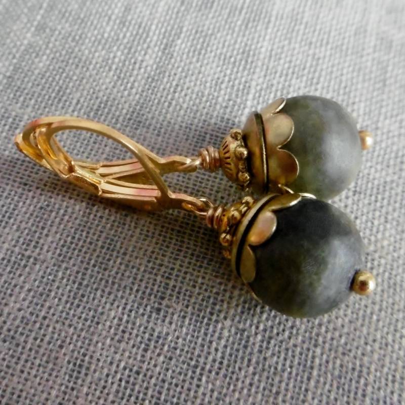 Ohrringe Pathara Labrodit Grau Mit Gold Ohrringe Pathara Labrodit Grau Mit Gold von lottedeluex