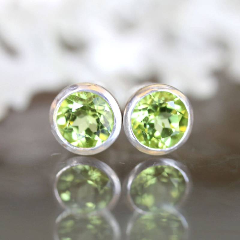 Peridot Sterling Silber Ohrstecker, Edelstein, Geburtsstein, Keine Nickel/Frei Ohrstecker | Limited Edition, Recycelt - Maßanfertigung Für Sie von louisagallery