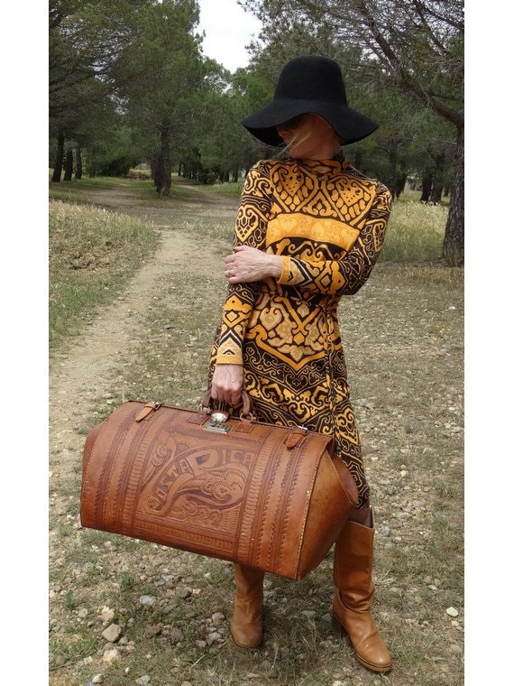 1950Er Jahre Punziertes Leder Gepäck Xxl Zugreisekoffer von louloufrenchvintage