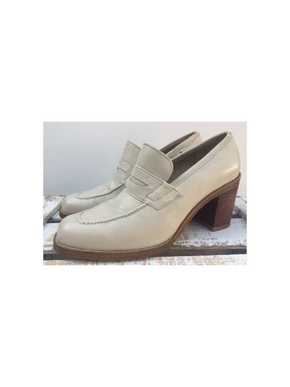 1970S Beige Heeled Mary Janes Moccasins Schuhe Damen Schlupfschuhe Gr. 36, 5-Uk 4-Us 5, 5 von louloufrenchvintage