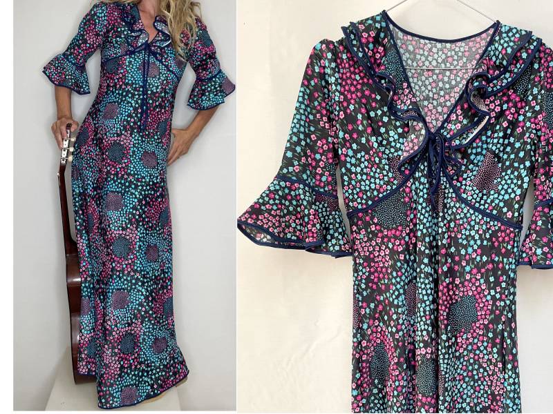 70Er Jahre Floral Maxi Kleid, Boho Stil Mit Trompetenärmeln, Grösse S von louloufrenchvintage