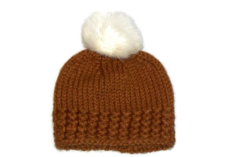 Warme Winter Beanie Mütze in Haselnussbraun von lousknittingroom