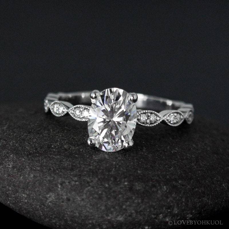 1.50 Karat Oval Lab Grown Diamant Verlobungsring Art Deco Milgrain 14K Weißgold von lovebyohkuol