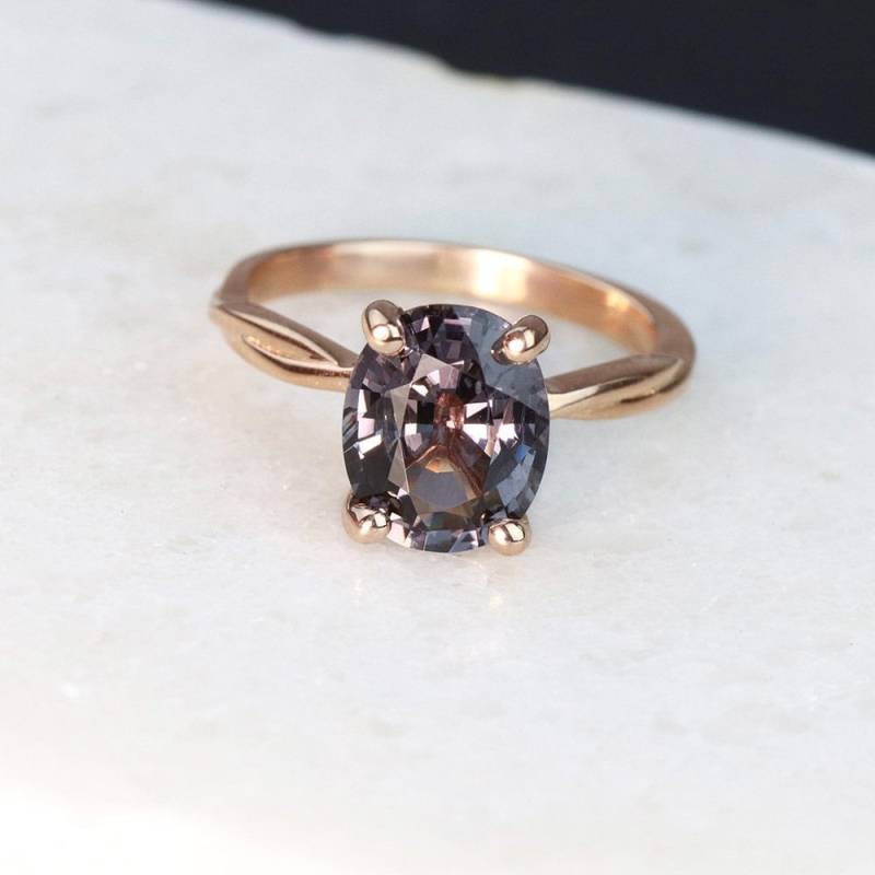 14K Rose Gold Oval Grauer Spinell Solitär Verlobungsring Einzigartige Twist Band Ehering von lovebyohkuol