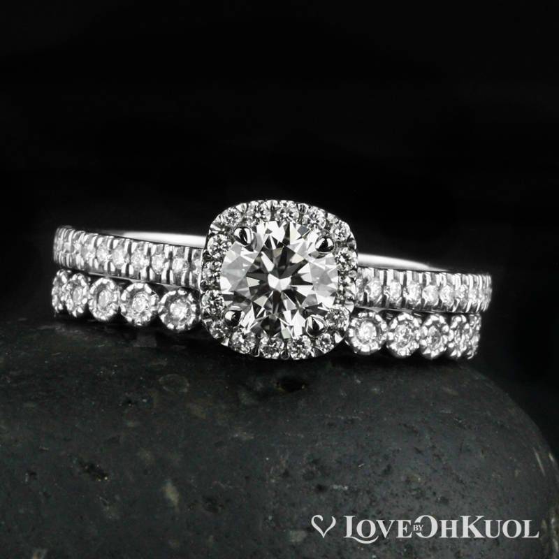 Halo Diamant Verlobungsring Set Rundschliff, Milgrain Ehering von lovebyohkuol