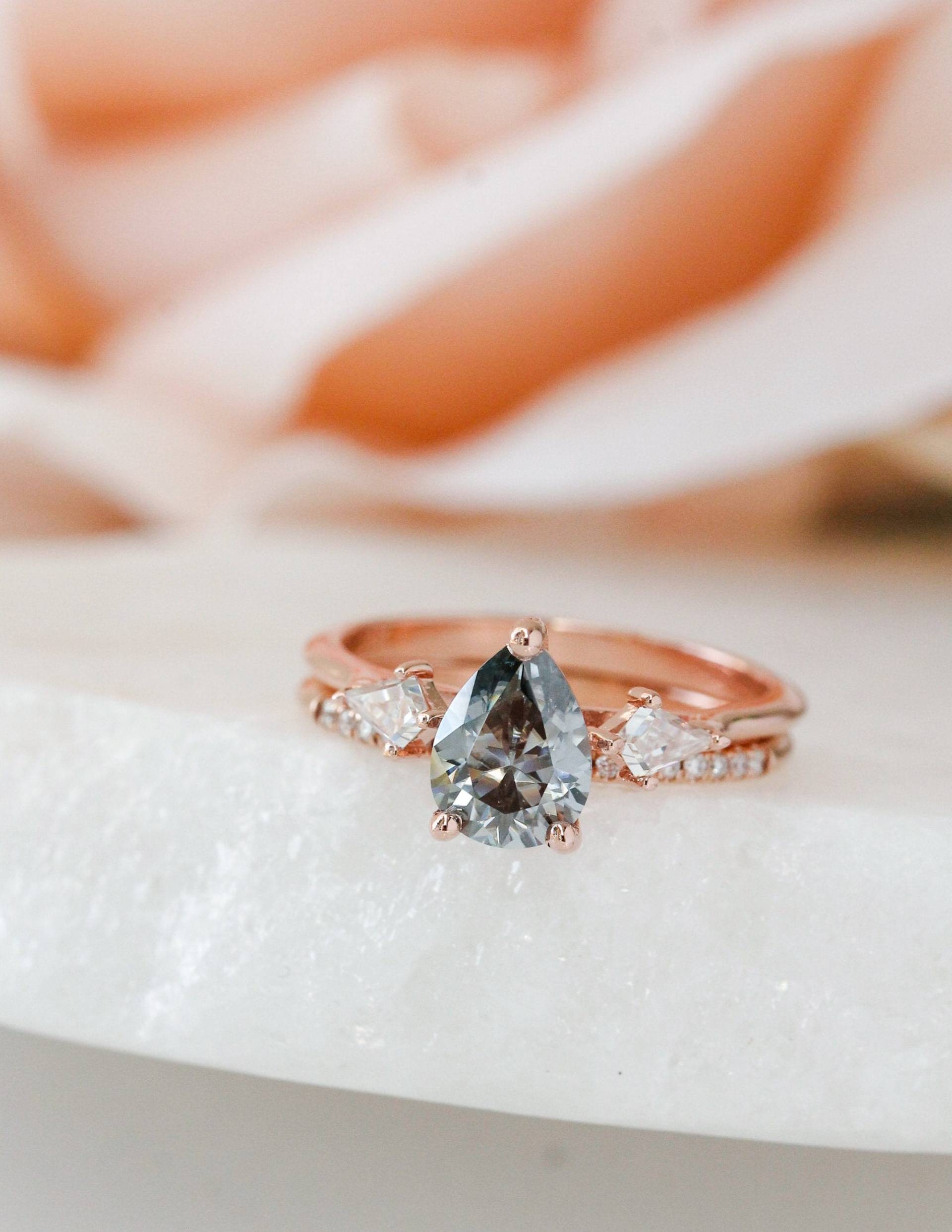 Moissanit Verlobungsring Set Rosegold Birne Graue Trilogie Brautring von lovebyohkuol