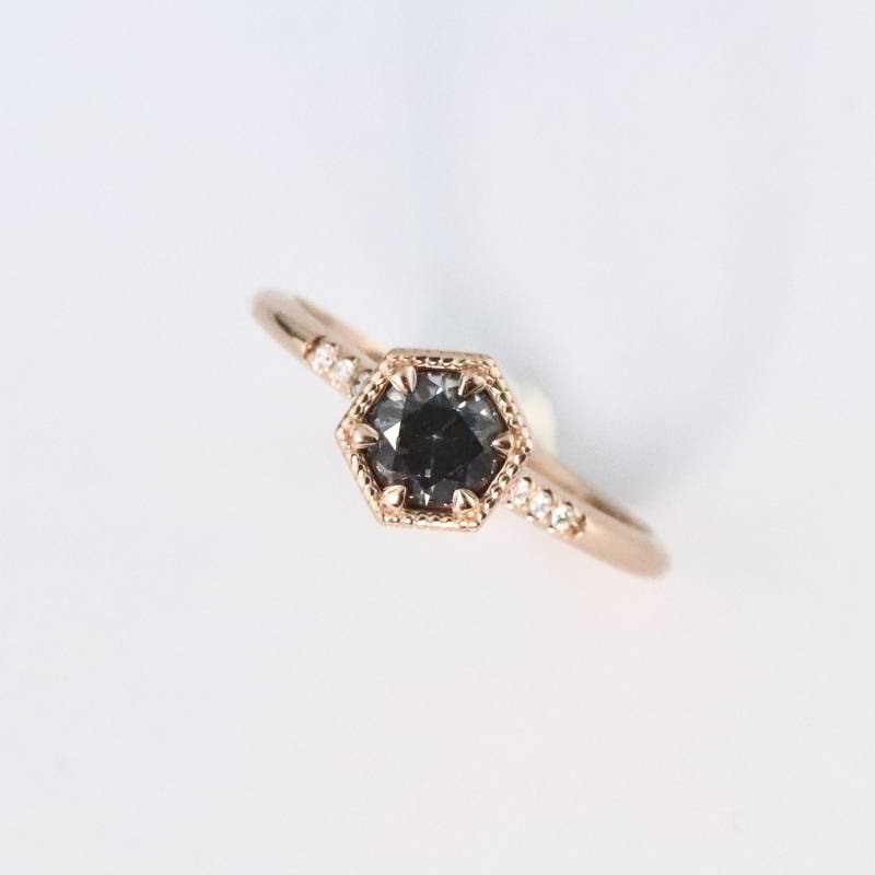 Rosegold Hexagon Spinell Ring Alternative Braut Diamant von lovebyohkuol