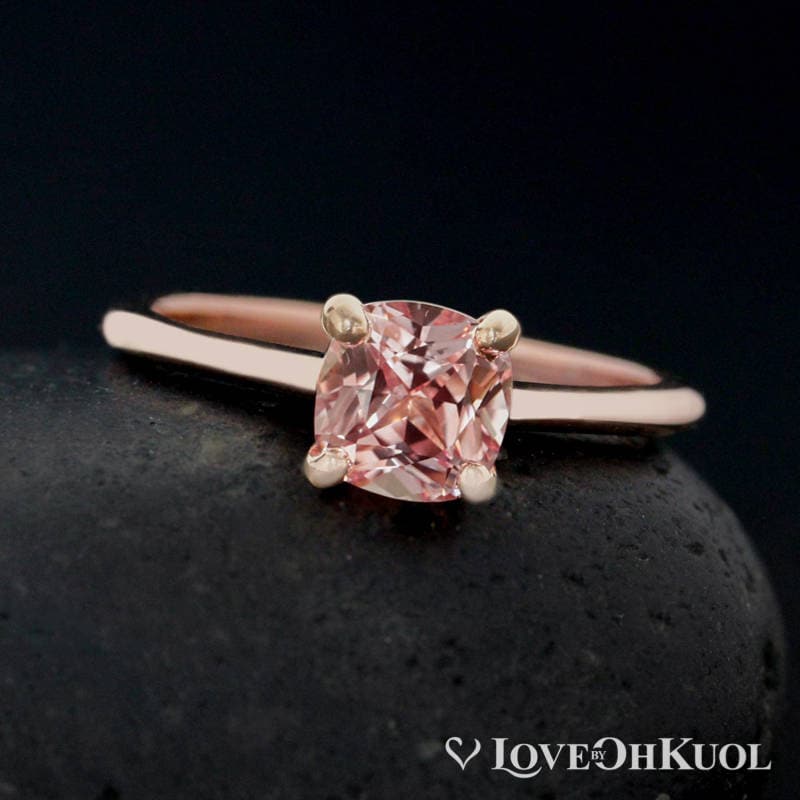 Rosegold Pfirsich-Saphir Verlobungsring 1.30 Ct Kissenschliff von lovebyohkuol