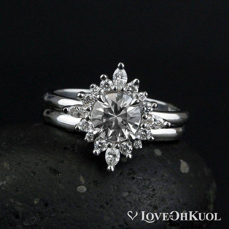 Weißer Saphir Stern Burst Halo Verlobungsring - Comfort Fit Ehering Brautset von lovebyohkuol