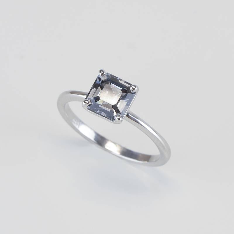 Weißgold Asscher Cut Grauer Spinell Verlobungsring Brautring Mit Niedrigem Profil von lovebyohkuol