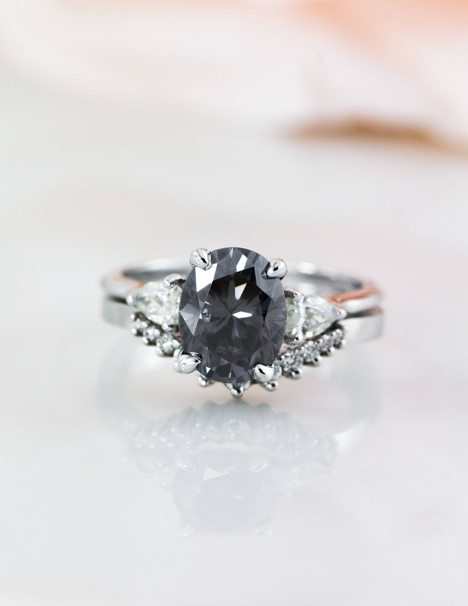 Weißgold Oval Grauer Moissanit 3 Stein Ring Mit Krone Ehering von lovebyohkuol