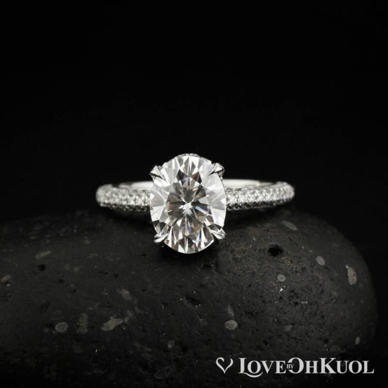 Weißgold Oval Moissanit Verlobungsring Lab Diamant Pave Band von lovebyohkuol