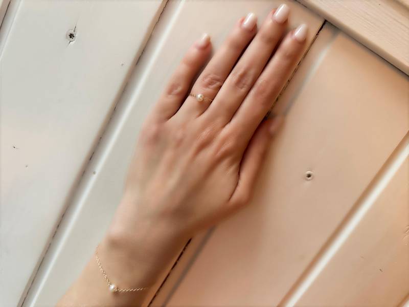 Filigraner Ketten-Ring 18K Gold Oder Silber | Weiß Vergoldet Mit Echter Süsswasser Perle von lovebytani