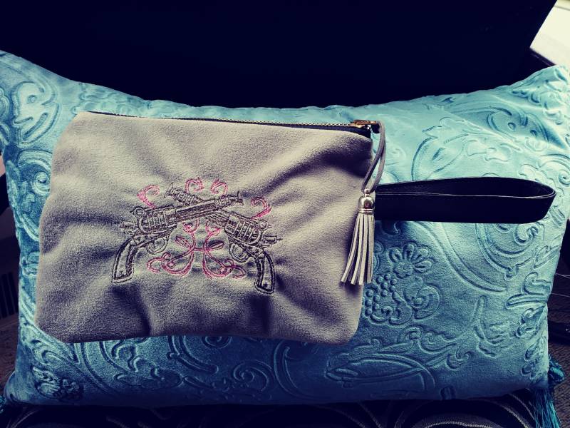 Hübsche, Hübsche Rayguns Steampunk Grau/Samt Handgelenktasche Handgelenk Geldbörse von lovecastorandpollux