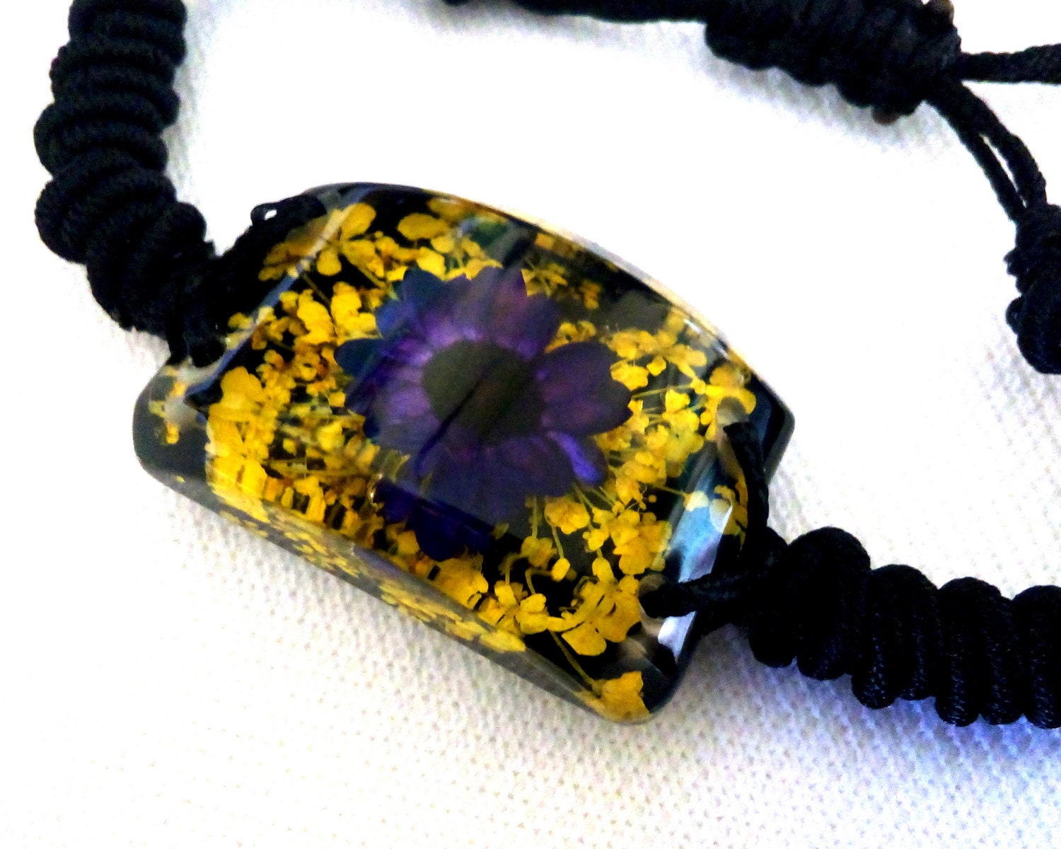 Blumen Armband - Mini Rosen Nelken Lilien Schwarze Schnur Mit Echten Sehr Hübsch von lovecyprus