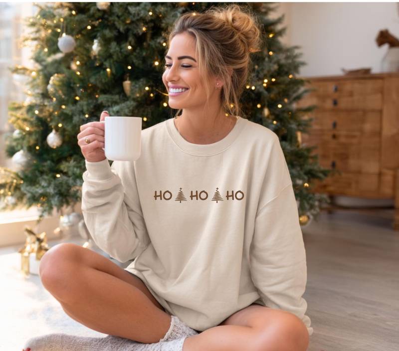 Weihnachtspullover, Hohoho Sweatshirt Christmas, Weihnachtsgeschenk, Weihnachten, Weihnachtsshirt, Tannenbaum Pulli, Geschenkidee von lovedinadesign
