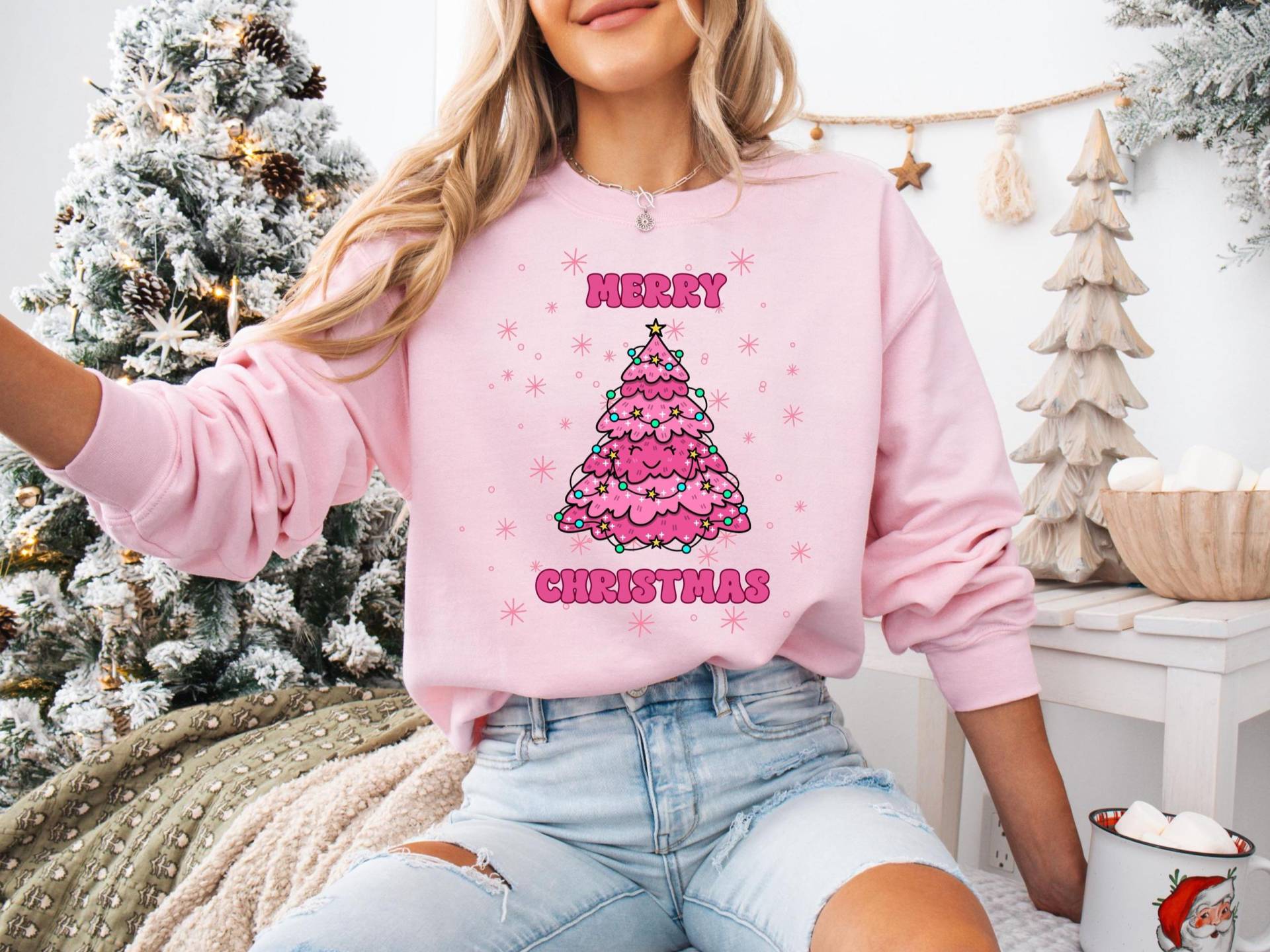 Weihnachtspullover, Rosa Baum Pullover, Sweatshirt Christmas, Weihnachtsgeschenk, Pink Geschenkidee, Weihnachtsbaum von lovedinadesign