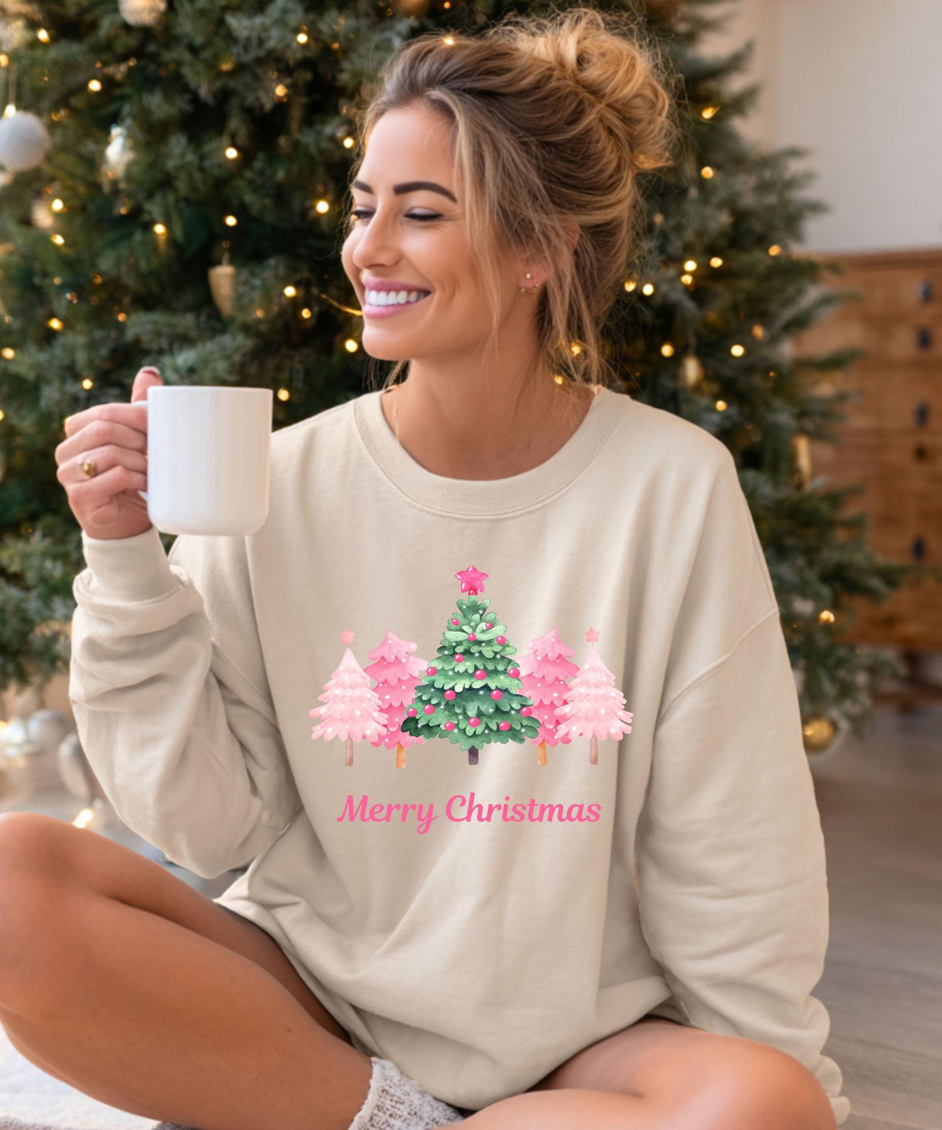 Weihnachtspullover, Rosa Baum Pullover, Sweatshirt Christmas, Weihnachtsgeschenk, Pinkliebhaber, Geschenkidee, Weihnachtsbaum von lovedinadesign