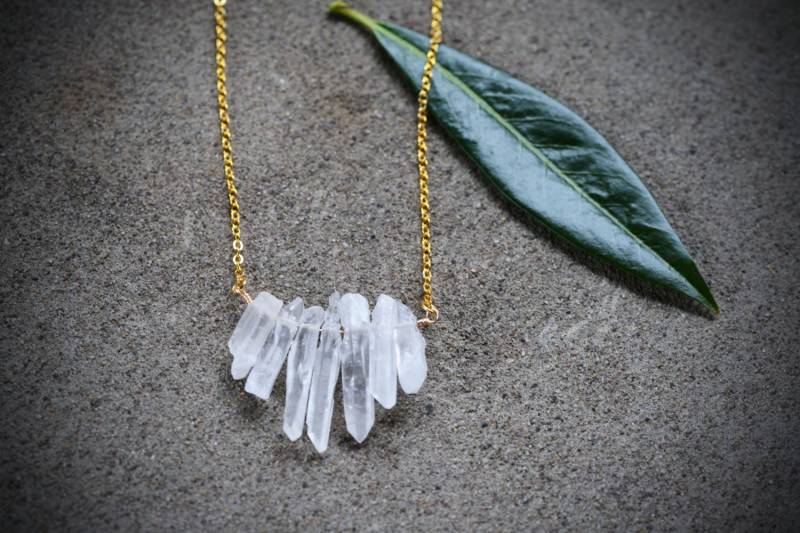 Bergkristall Halskette Kristall Heilsteine Schmuck | Quarz-Punkt-Halsketten-Anhänger Handgefertigter Schmuckstein Edelstein Geschenk Bergkristall Halskette Kristall Heilsteine Schmuck | Quarz-Punkt-Halsketten-Anhänger Handgefertigter Schmuckstein Edelstein Geschenk von lovejule