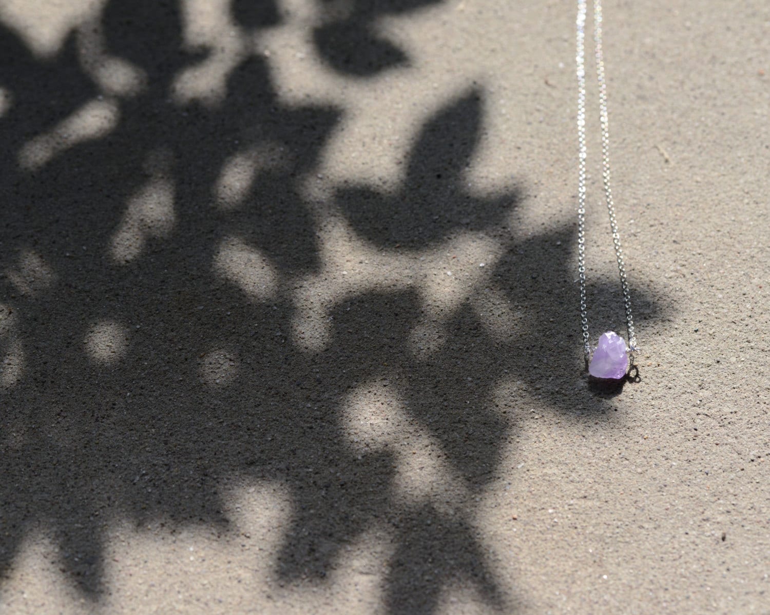 Roher Amethyst-Halsketten-stein-Schmuck | Lila Amethyst Quarz Halskette Heilende Kristallhalskette Rohstein Handgemachte Schmuck Geschenk von lovejule