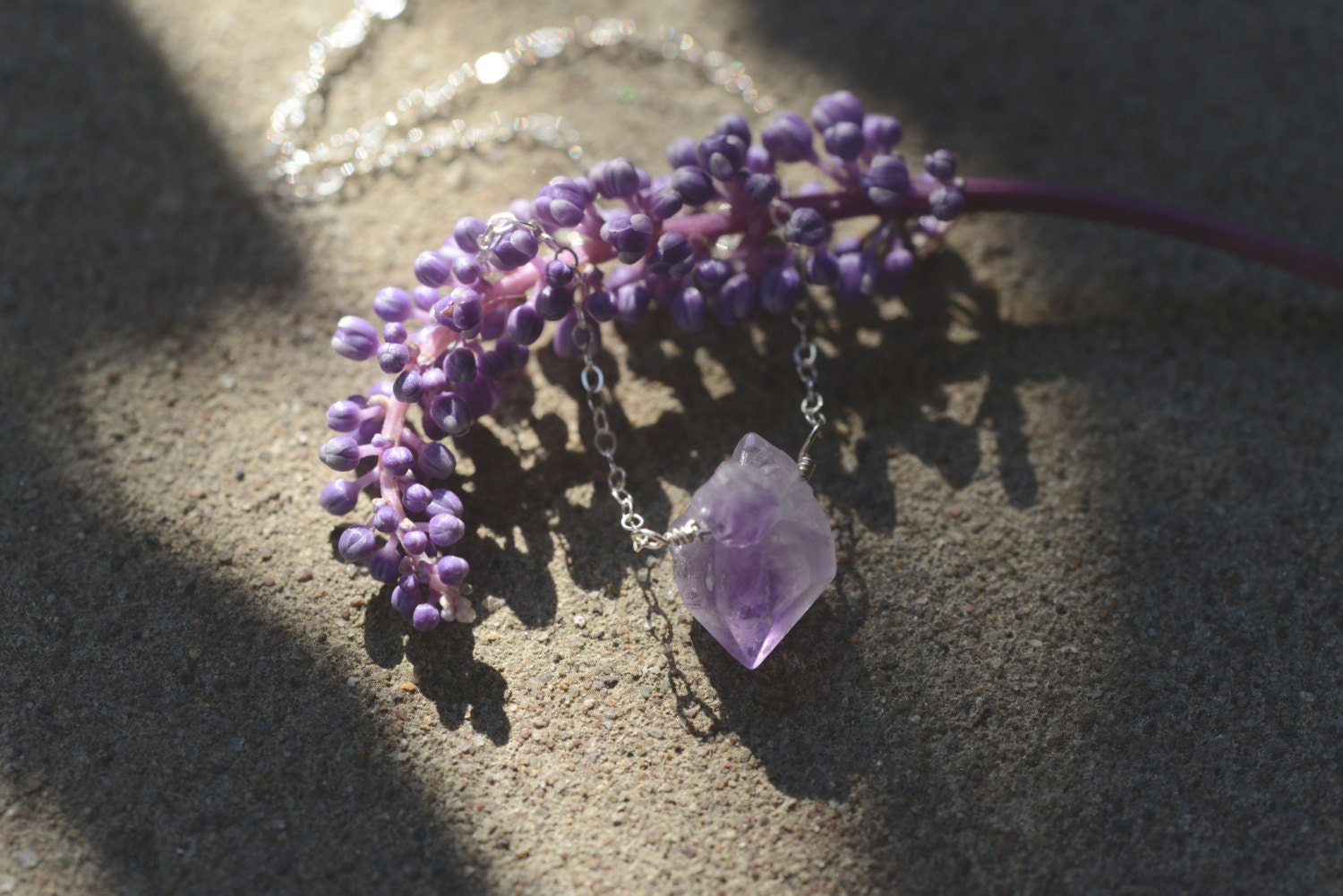 Roher Amethyst-Halsketten-stein-Schmuck | Lila Amethyst Quarz Halskette Kristall Geschenk Rohstein Handgemachter Schmuck von lovejule
