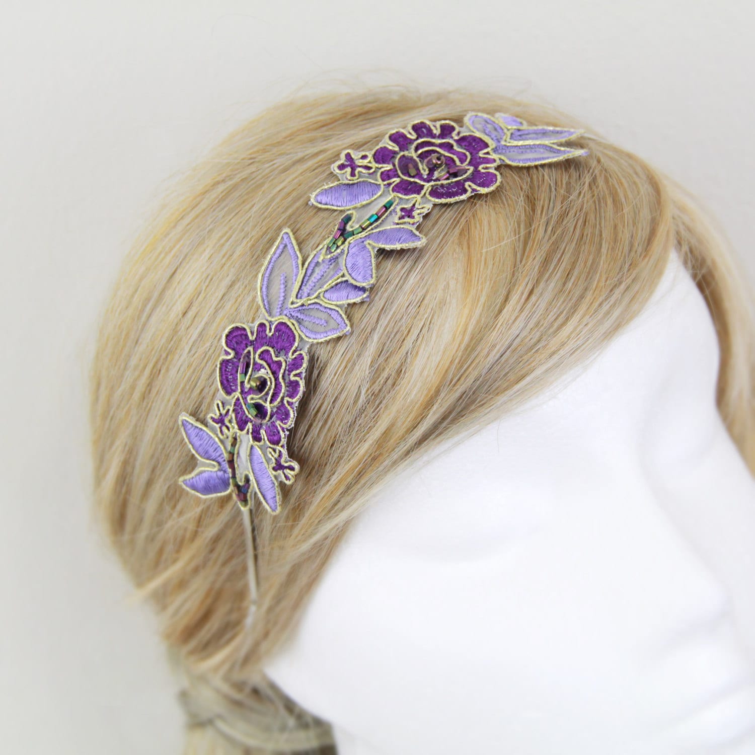 Lila Und Lavendel Perlen Blume Spitze Stirnband, Braut Lila Brautjungfer Haarband von lovelikestyle