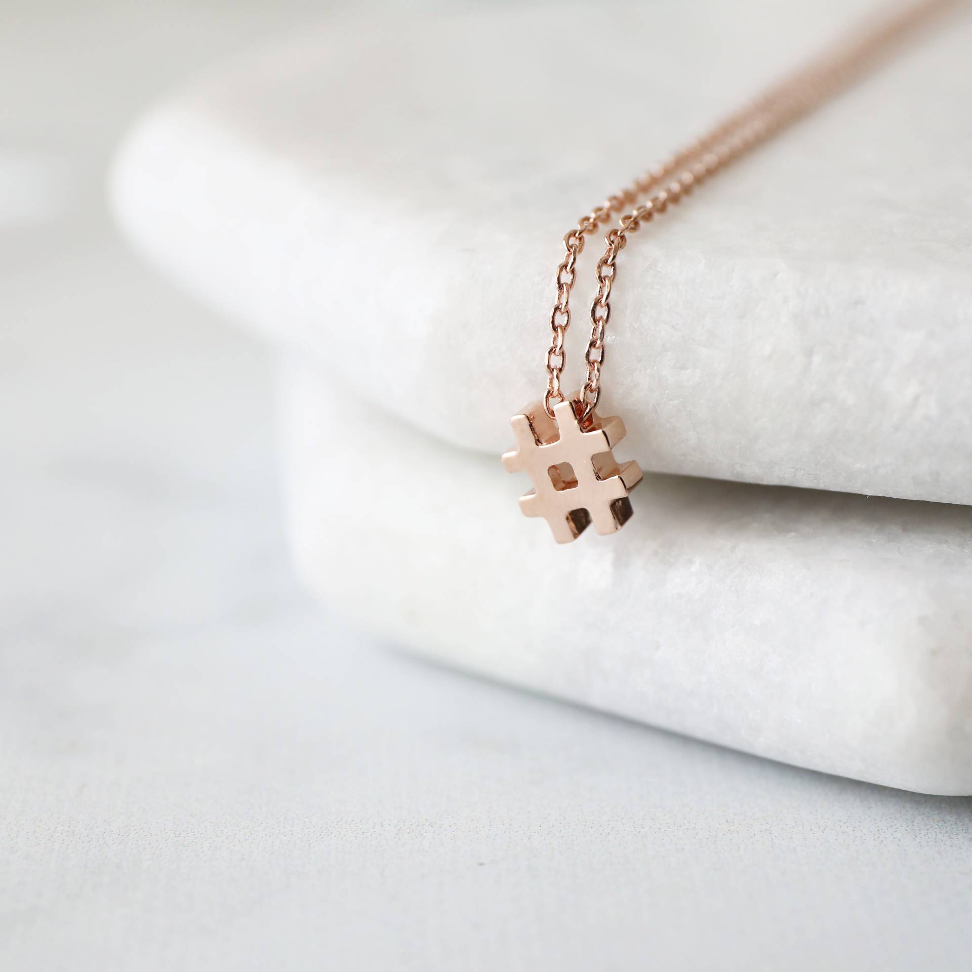 Rosegold Hashtag Symbol Halskette, Kleine Anhänger Brautjungfer Geschenk, Geburtstagsgeschenk, Zierliche Geschenk Rosegold Hashtag Symbol Halskette, Kleine Anhänger Brautjungfer Geschenk, Geburtstagsgeschenk, Zierliche Geschenk von lovelikestyle