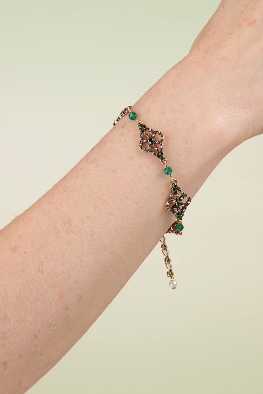 Viktorianisches filigranes Armband in Smaragd von lovely