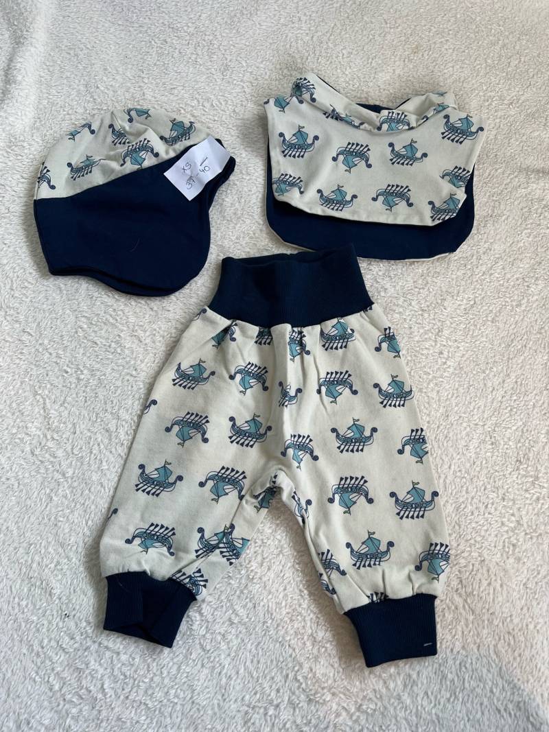 Baby-Pumphose Mit Mütze Und Schal Baby-Pumphose Mit Mütze Und Schal von lovelyCountrylife