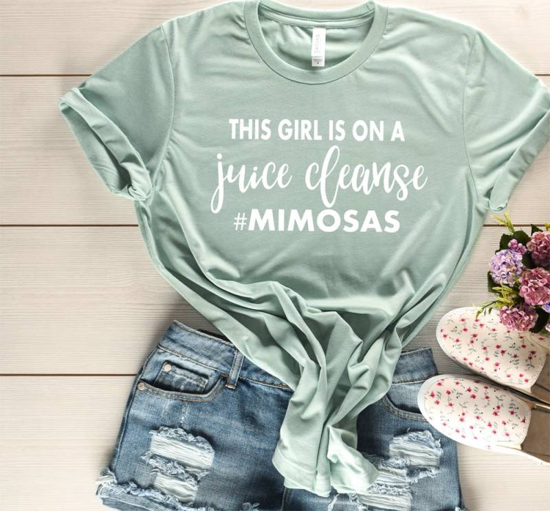 Juice Cleanse Crew Neck Shirt - Dieses Mädchen Ist Auf Einem Saft Cleanse Mimosas Trinkshirt Süßes Mimosenshirt von lovemighty