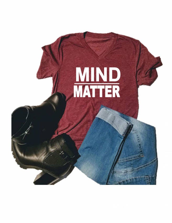 Mind Over Matter T-Shirt. Shirt Für Sie. Kluges Mädchen Geschenk. Geschenk Tochter. Abitur Mit V-Ausschnitt. T-Shirt Teenager. Erwachsene. Hemd von lovemighty
