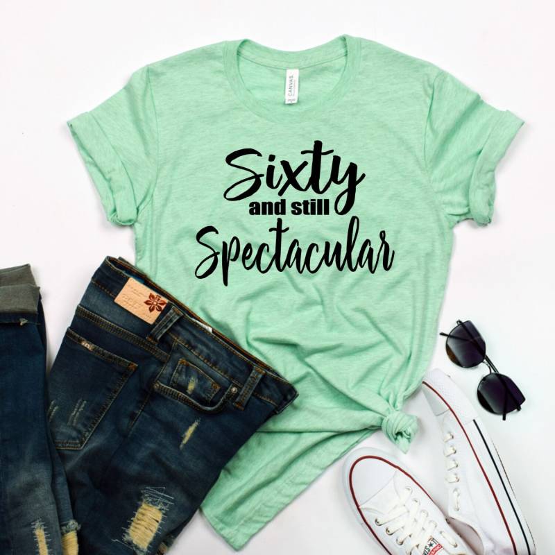 Sechzig Und Noch Spektakulärer Shirt - 60 Geburtstag Custom Shirts Meilenstein 60 von lovemighty