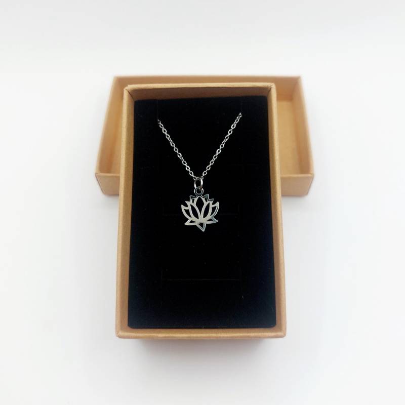 Halskette Mit Lotusblüte Aus Edelstahl | Leben Neuanfang Beginn Halskette Mit Lotusblüte Aus Edelstahl | Leben Neuanfang Beginn von lovepresentforyou