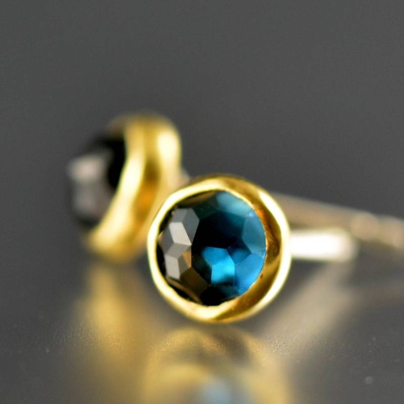 Blauer Topas Ohrstecker - London Beiträge 18 Kt Gold Edelstein Rosenschliff-Topas-Ohrstecker Rosenschliff-Edelstein-Ohrstecker von lsueszabo