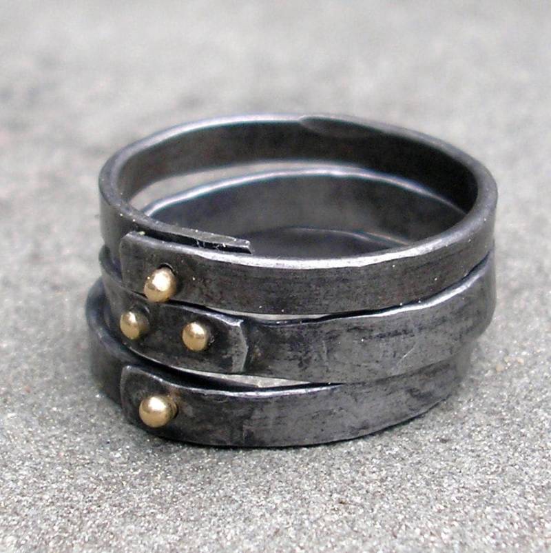 Gold Stahlringe - Geschmiedete Stahl Stapeln Ringe 18 Kt Genieteter Schmied Schmuck Vernietete von lsueszabo