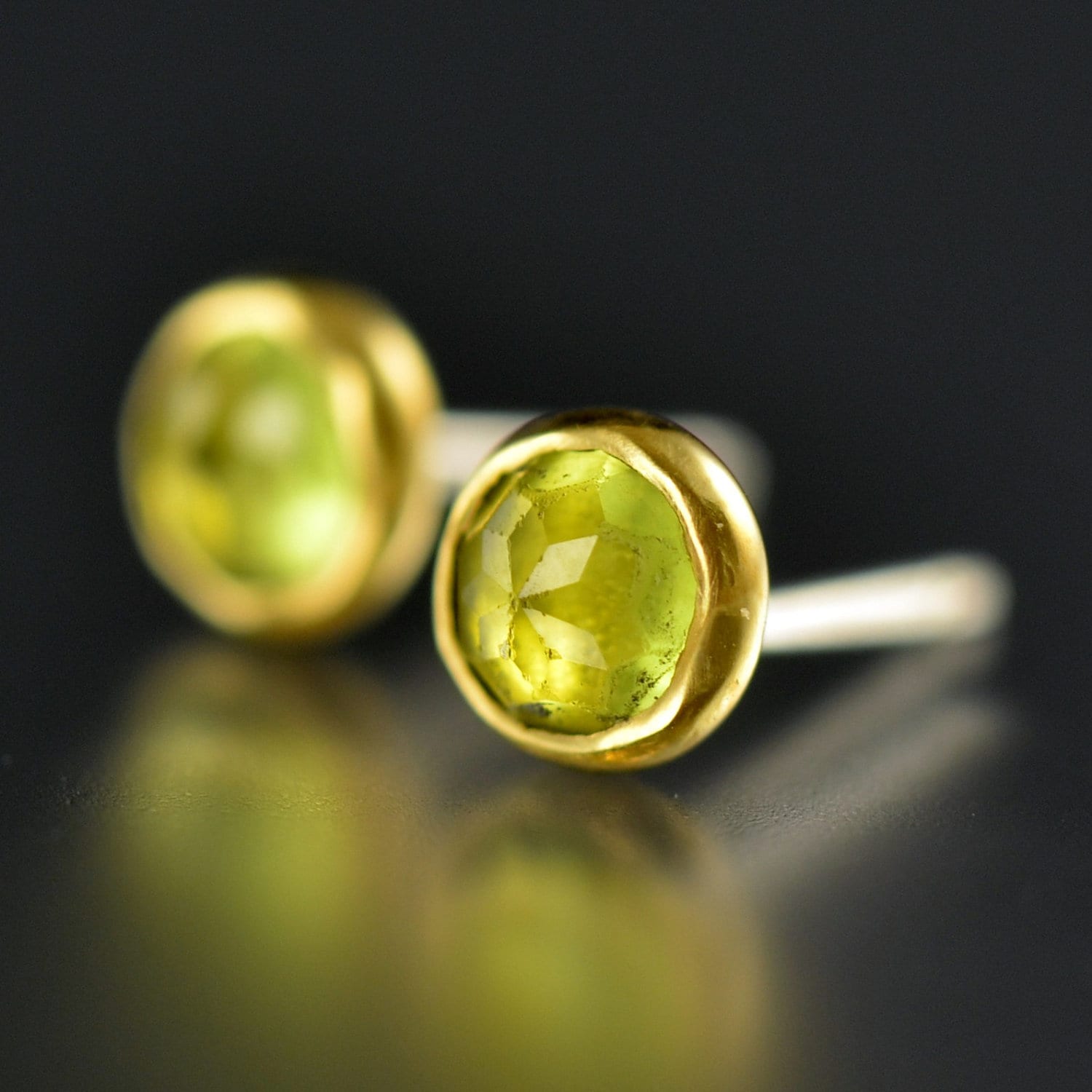 Peridot Ohrstecker - Gold Rose Cut Edelstein 18 Kt Gelbgold von lsueszabo