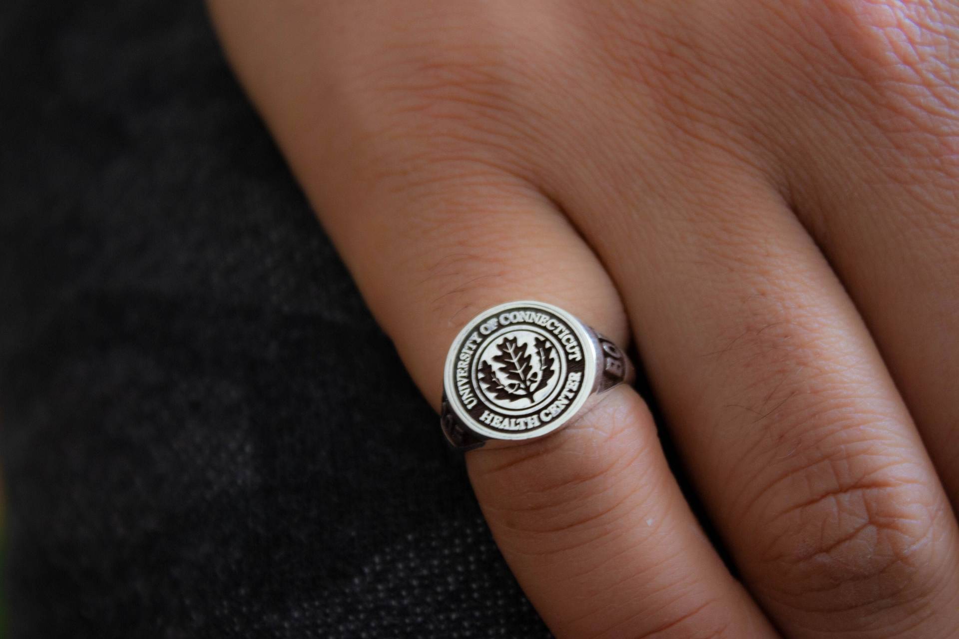 Personalisierter Siegelring, Unikat-Logo-Ring, Silber-Abschlussring, Familienwappen-Ring, Silberring Für Männer Und Frauen, Personalisierter Schmuck von luannajewelry