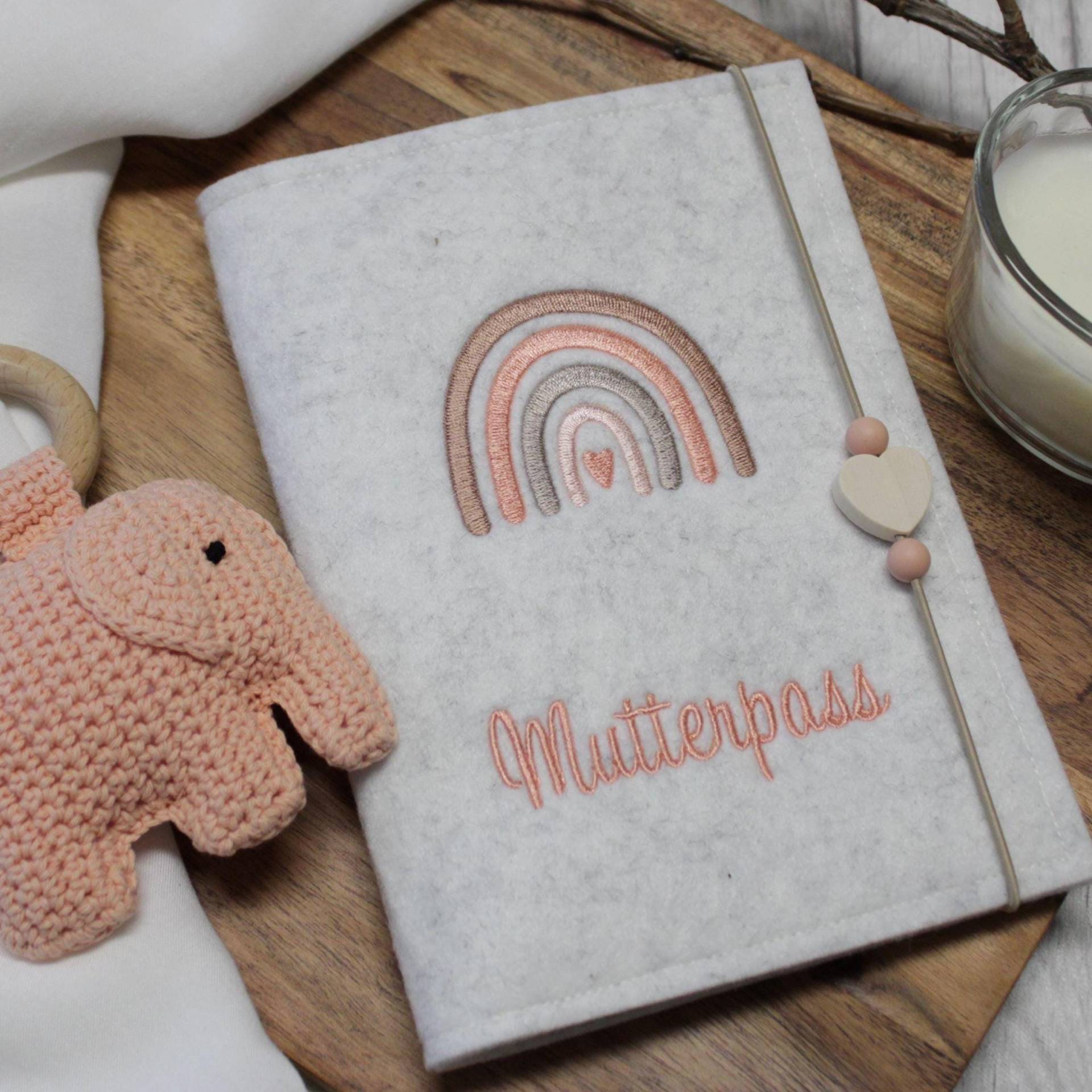 Mutterpasshülle Personalisiert Mit Namen | Filz Regenbogen Liebe Im Bauch Geschenk Schwangerschaft Hülle Mutterpass Kleines Wunder Mutterpasshülle Personalisiert Mit Namen | Filz Regenbogen Liebe Im Bauch Geschenk Schwangerschaft Hülle Mutterpass Kleines Wunder von luckimade