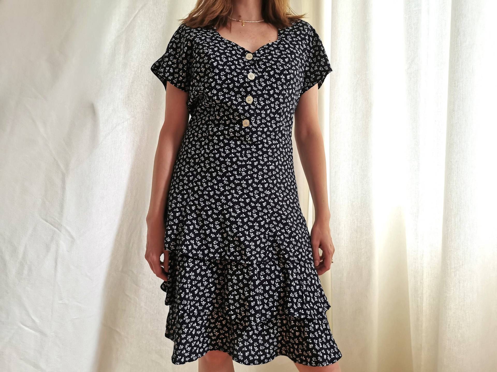 90S Betty Barclay Blumendruck Sommerkleid, Hipster Muster Kleid, Rüschen Layered Garten Party Blau Weißes Blumen M von luckoutvintage