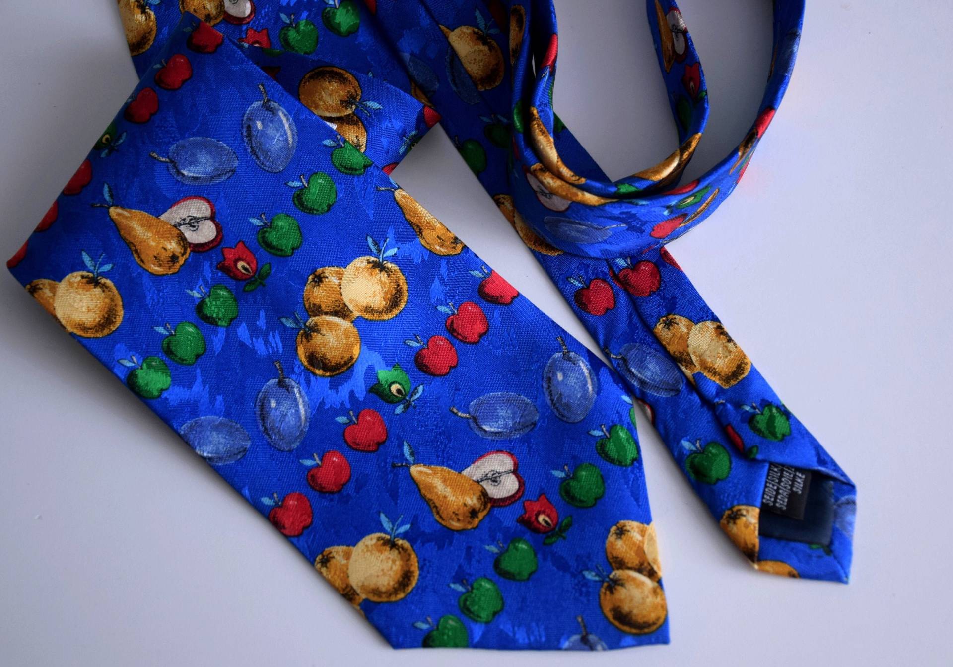Vintage 90Er Blaue Seidenhalskrawatte Mit Obstdruck, Seide Kitschige Krawatte, Herren Krawatte, Äpfel Und Birnen Muster Hipster Krawatte von luckoutvintage