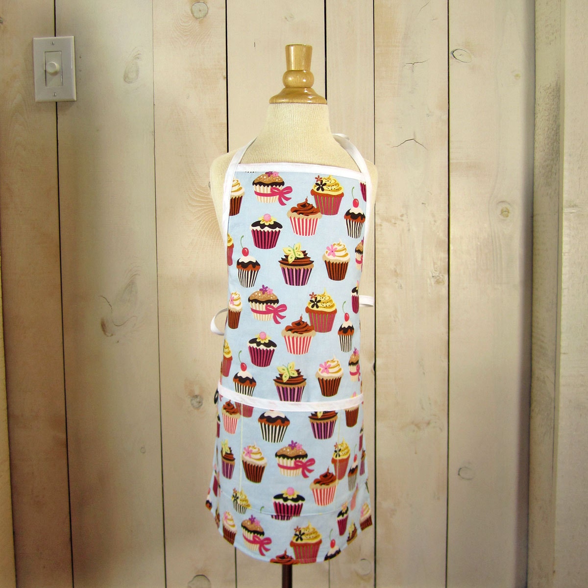 Cupcake Kleinkind Schürze - Wendeschürze Vollschürze Mit Taschen von luckyduckydesigns