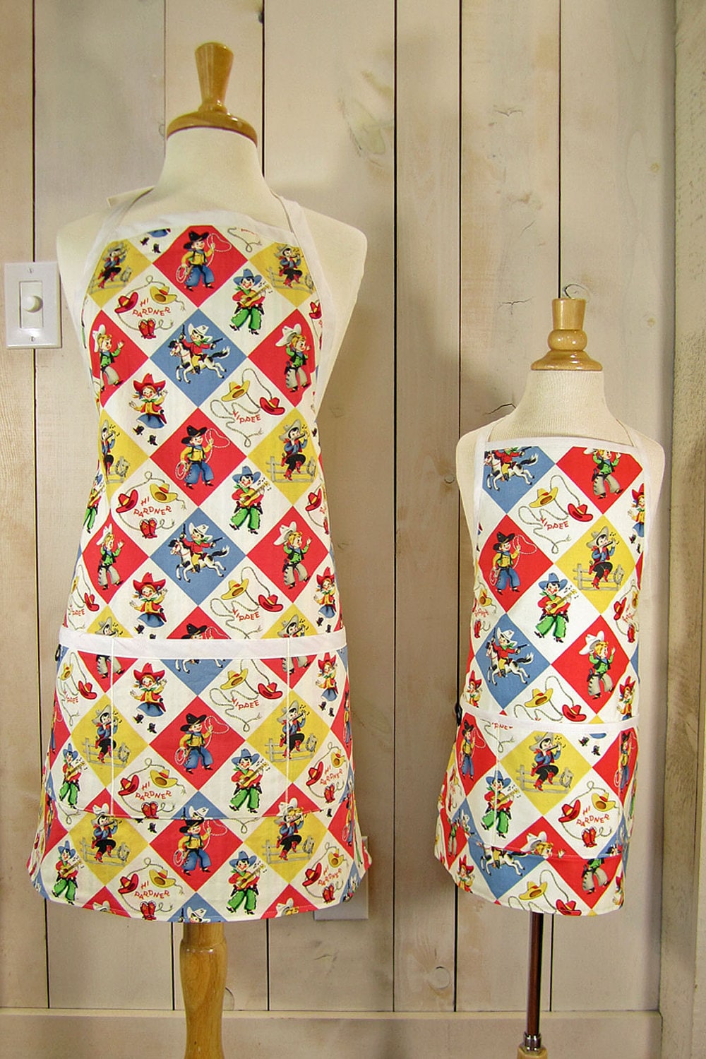 Yippee Mama Und Ich Schürzen-Set - Junger Erwachsener/Teenie-Größe Wendbares von luckyduckydesigns