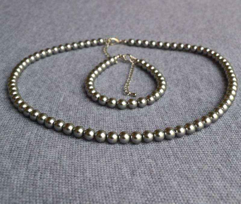 Perlen Set, Grau Glas Set, Glas Set, Perlenkette, Perlen Armband, Blumen Mädchen Geschenk, Hochzeit Set., Brautsjungfer Set von luckyjewelry8