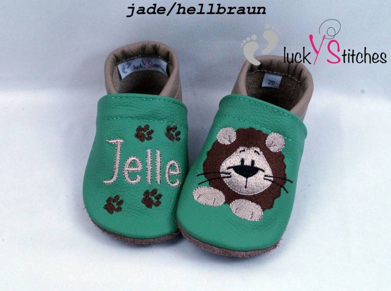 Krabbelschuhe, Lederpuschen, Löwe, Löwenkopf, Name, Personalisierbar von luckystitchesShop